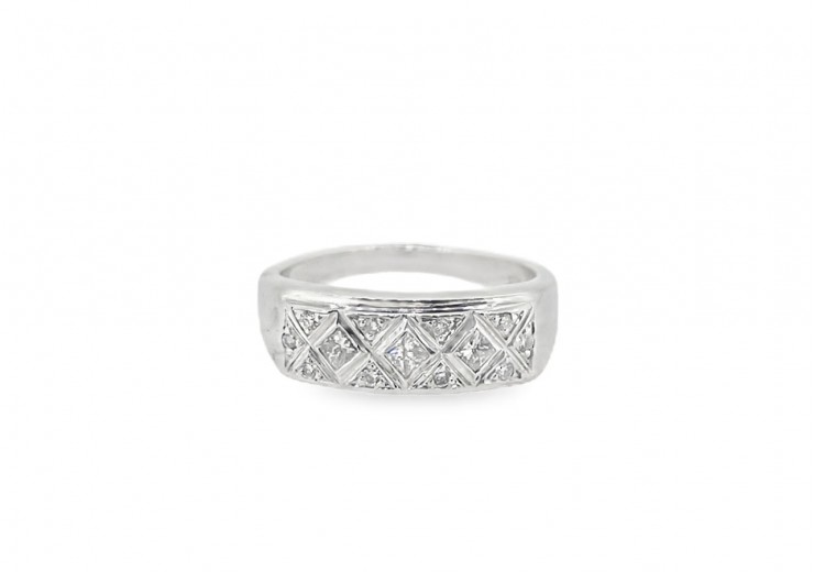 Pre-owned 18ct White Gold Diamond Dress Ring 