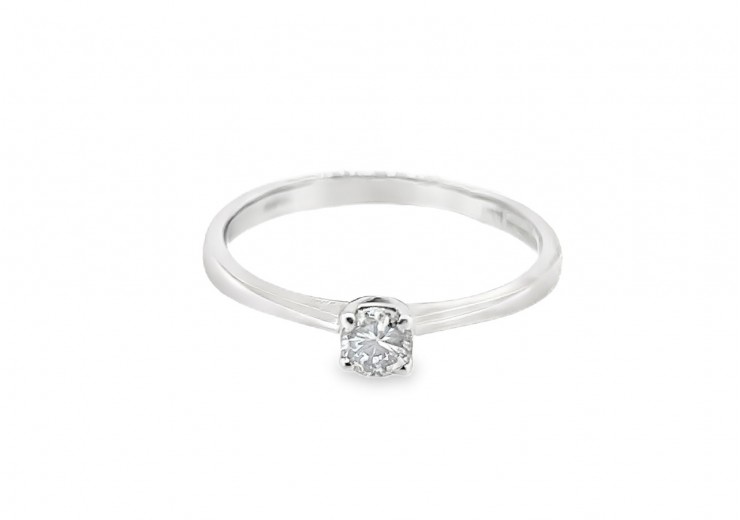 Pre-owned 18ct White Gold Diamond Solitaire Ring 