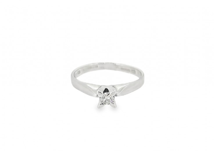 Pre-owned 18ct White Gold Diamond Solitaire Ring 