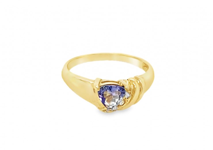 Pre-owned 9ct Yellow Gold Purple Stone & Diamond Ring