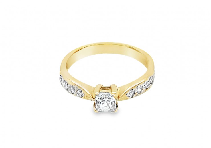 Pre-owned 9ct Yellow Gold Cubic Zirconia Ring