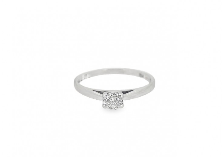 Pre-owned 18ct White Gold Diamond Solitaire Ring