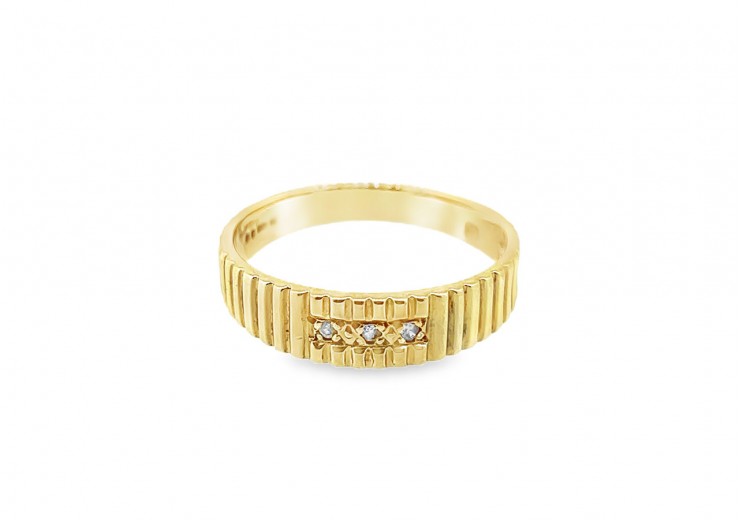 Pre-owned 9ct Yellow Gold Diamond Graduating Band