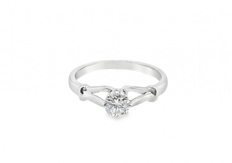 Pre-owned 9ct White Gold Diamond Solitaire Ring 