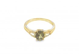 Pre-owned 9ct Yellow Gold & Peridot THree Stone Ring 