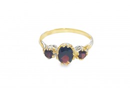 Pre-owned 9ct Yellow Gold & Garnet Three Stone Ring 
