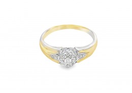 Pre-owned 9ct Yellow Gold Illusion Set Diamond Ring 