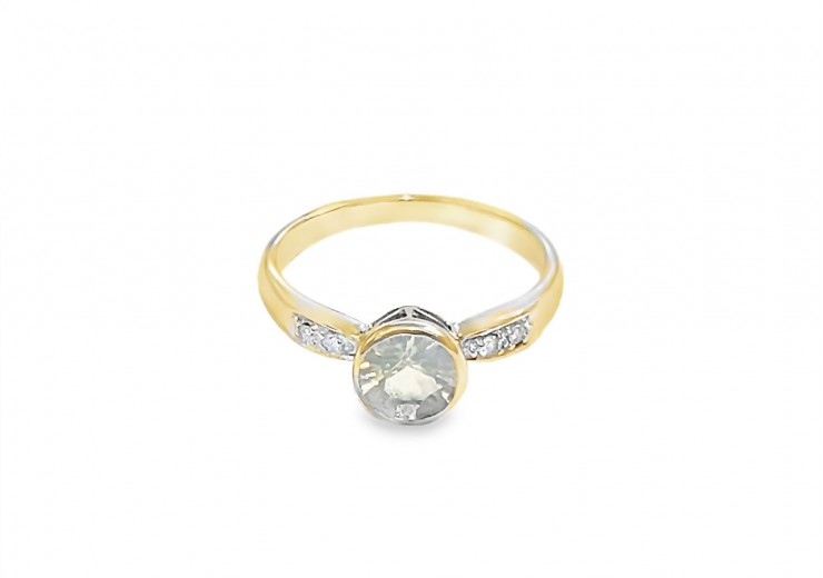 Pre-owned 9ct Yellow Gold Diamond & Milky Gem Ring